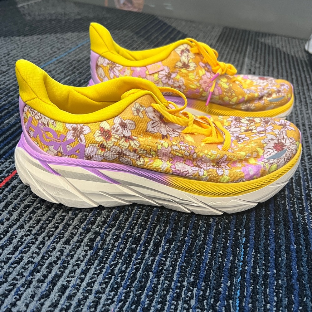NWOB Hoka Clifton 8 women’s sneakers